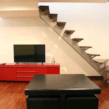 Appartamento Cozy & Large Loft Famagosta Milano Esterno foto