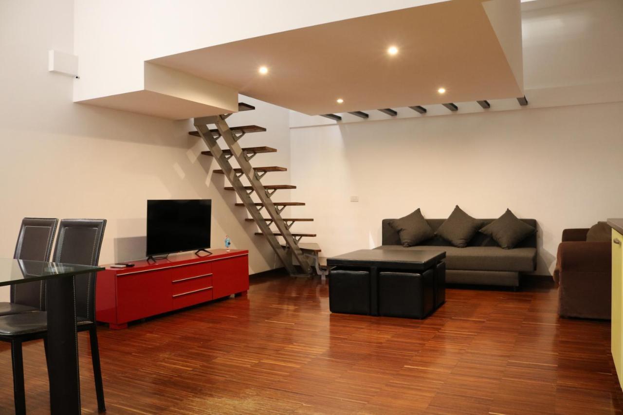 Appartamento Cozy & Large Loft Famagosta Milano Esterno foto